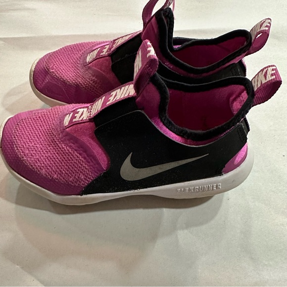 girls nike slip ons